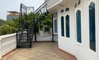 DISEWAKAN RUMAH 4,5 LANTAI DI KELAPA HIBDRIDA