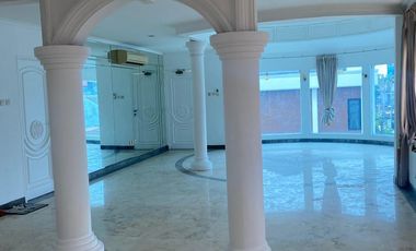 DISEWAKAN RUMAH 4,5 LANTAI DI KELAPA HIBDRIDA