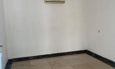 DISEWAKAN RUMAH 4,5 LANTAI DI KELAPA HIBDRIDA