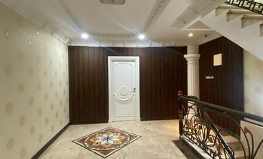 DISEWAKAN RUMAH 4,5 LANTAI DI KELAPA HIBDRIDA