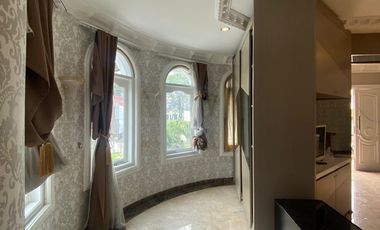 DISEWAKAN RUMAH 4,5 LANTAI DI KELAPA HIBDRIDA