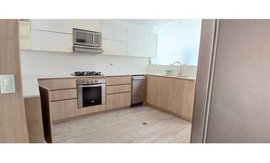 Venta casa Ideal para familias REMODELADA. en Medellín, Los Balsos