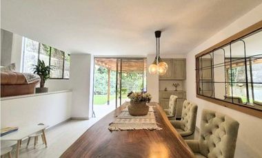 Venta casa Ideal para familias REMODELADA. en Medellín, Los Balsos