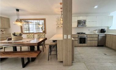 Venta casa Ideal para familias REMODELADA. en Medellín, Los Balsos
