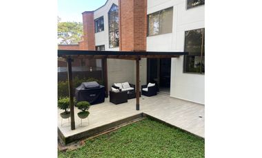 Venta casa Ideal para familias REMODELADA. en Medellín, Los Balsos