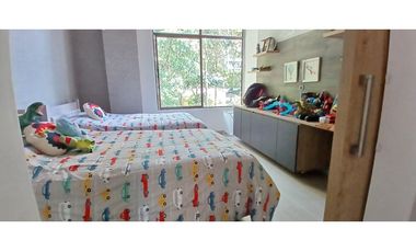 Venta casa Ideal para familias REMODELADA. en Medellín, Los Balsos