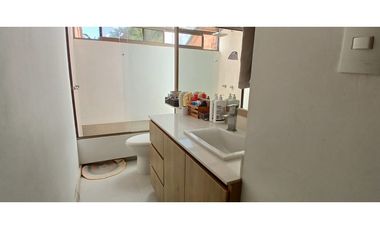 Venta casa Ideal para familias REMODELADA. en Medellín, Los Balsos
