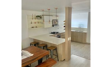 Venta casa Ideal para familias REMODELADA. en Medellín, Los Balsos