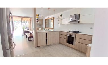 Venta casa Ideal para familias REMODELADA. en Medellín, Los Balsos