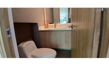 Venta casa Ideal para familias REMODELADA. en Medellín, Los Balsos