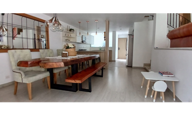 Venta casa Ideal para familias REMODELADA. en Medellín, Los Balsos