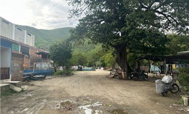 Se vende lote en sector industrial sobre la Troncal, Santa Marta