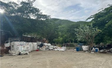 Se vende lote en sector industrial sobre la Troncal, Santa Marta