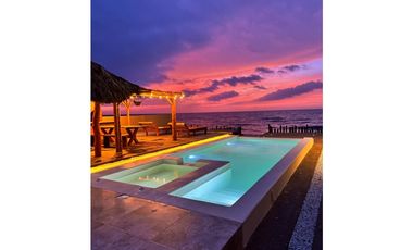 CABAÑA VACACIONAL DE 6 HABITACIONES, FRENTE AL MAR, RIOHACHA