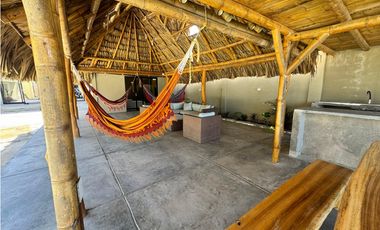 CABAÑA VACACIONAL DE 6 HABITACIONES, FRENTE AL MAR, RIOHACHA