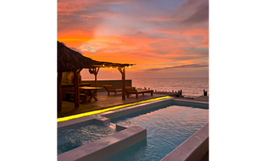 CABAÑA VACACIONAL DE 6 HABITACIONES, FRENTE AL MAR, RIOHACHA