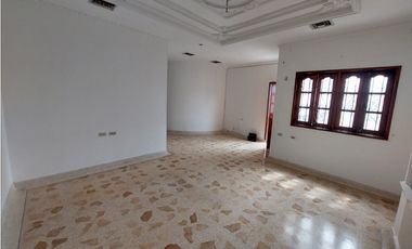 SE ARRIENDA CASA DE DOS PISOS EN ZONA NORTE DE MONTERIA