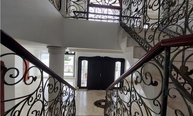 SE ARRIENDA CASA DE DOS PISOS EN ZONA NORTE DE MONTERIA