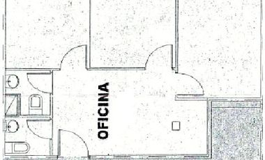 Amplia oficina de tres divisiones y estacionamiento en edificio Studio Los Heroes, centro operativo en Puerto Montt.