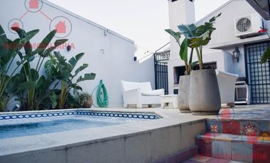 Casa en  excelente ubicación ( pleno centro ), como así también muy buena calidad y distribución.-