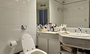 Casa en  excelente ubicación ( pleno centro ), como así también muy buena calidad y distribución.-