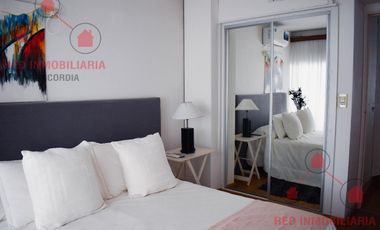 Casa en  excelente ubicación ( pleno centro ), como así también muy buena calidad y distribución.-