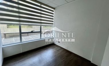 OFICINA CON TERRAZA , METRO MANUEL MONTT