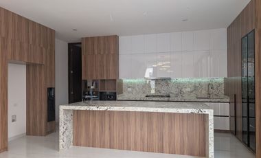 Residencia  nueva en venta Zona Campanario