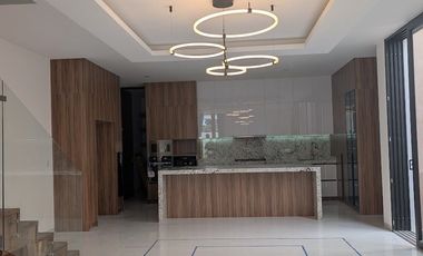 Residencia  nueva en venta Zona Campanario