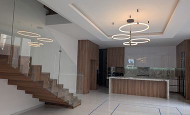 Residencia  nueva en venta Zona Campanario