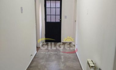 Alquiler de Casa 3 Ambientes  en Ramos Mejia  Impecable, con Quincho y Parrilla