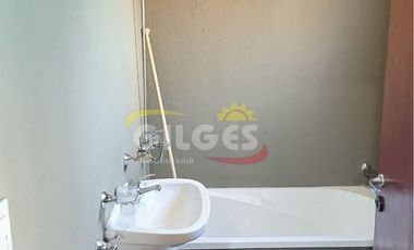 Alquiler de Casa 3 Ambientes  en Ramos Mejia  Impecable, con Quincho y Parrilla