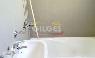 Alquiler de Casa 3 Ambientes  en Ramos Mejia  Impecable, con Quincho y Parrilla