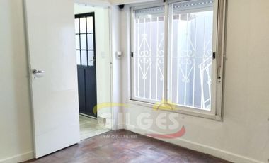 Alquiler de Casa 3 Ambientes  en Ramos Mejia  Impecable, con Quincho y Parrilla