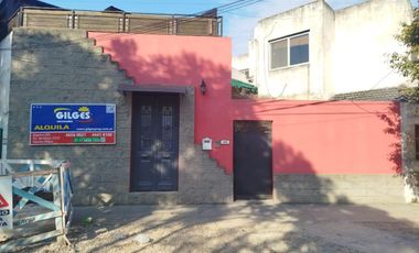 Alquiler de Casa 3 Ambientes  en Ramos Mejia  Impecable, con Quincho y Parrilla