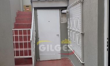 Alquiler de Casa 3 Ambientes  en Ramos Mejia  Impecable, con Quincho y Parrilla