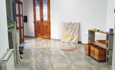 Alquiler de Casa 3 Ambientes  en Ramos Mejia  Impecable, con Quincho y Parrilla