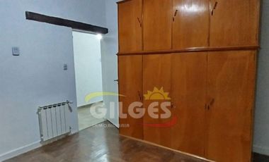 Alquiler de Casa 3 Ambientes  en Ramos Mejia  Impecable, con Quincho y Parrilla