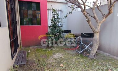 Alquiler de Casa 3 Ambientes  en Ramos Mejia  Impecable, con Quincho y Parrilla