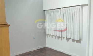 Alquiler de Casa 3 Ambientes  en Ramos Mejia  Impecable, con Quincho y Parrilla