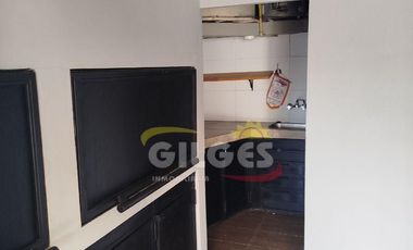 Alquiler de Casa 3 Ambientes  en Ramos Mejia  Impecable, con Quincho y Parrilla