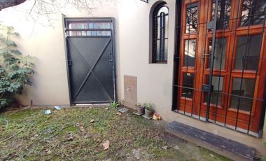 Alquiler de Casa 3 Ambientes  en Ramos Mejia  Impecable, con Quincho y Parrilla