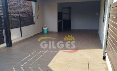 Alquiler de Casa 3 Ambientes  en Ramos Mejia  Impecable, con Quincho y Parrilla