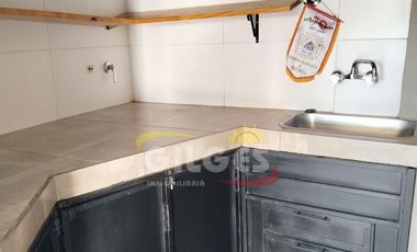 Alquiler de Casa 3 Ambientes  en Ramos Mejia  Impecable, con Quincho y Parrilla