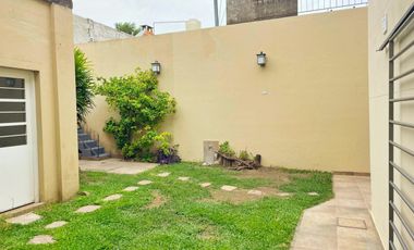 CASA LOMAS DE ZAMORA OESTE JARDIN PATIO TERRAZA GARAGE