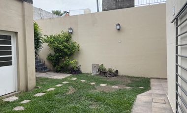 CASA LOMAS DE ZAMORA OESTE JARDIN PATIO TERRAZA GARAGE
