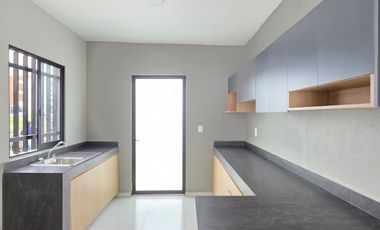 CASA EN VENTA, 2 RECÁMARAS, 2 BAÑOS, COCHERA PARA 1 AUTO