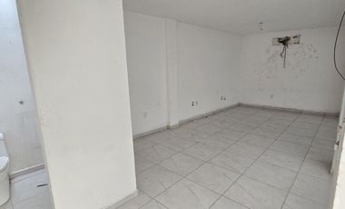 Venta de bodega comercial sobre av. Constituyentes en El Pueblito