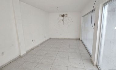 Venta de bodega comercial sobre av. Constituyentes en El Pueblito