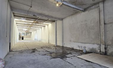 Venta de bodega comercial sobre av. Constituyentes en El Pueblito